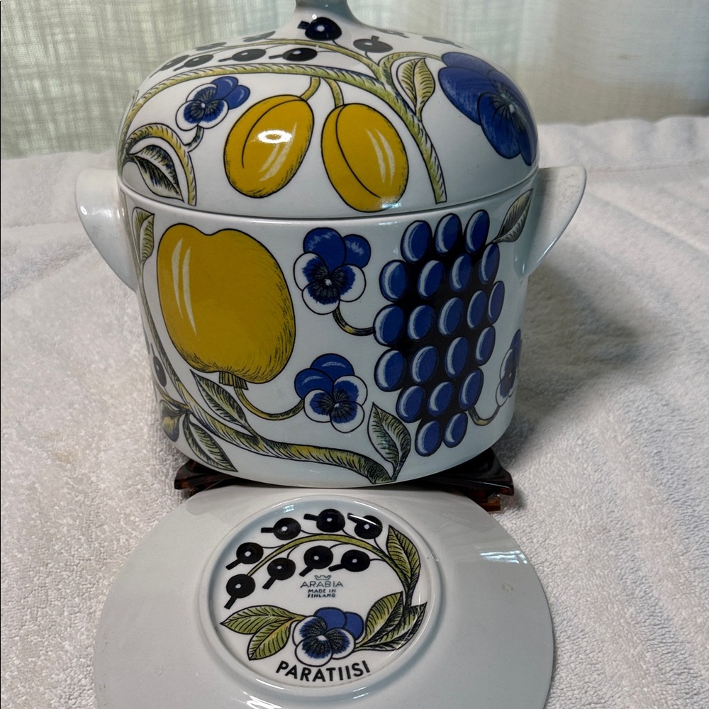 Paratiissi small Turin. - White, Blue, and Yellow